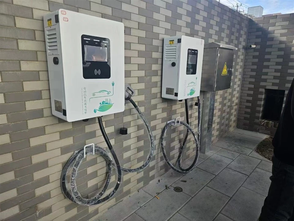 dc charger on the wall